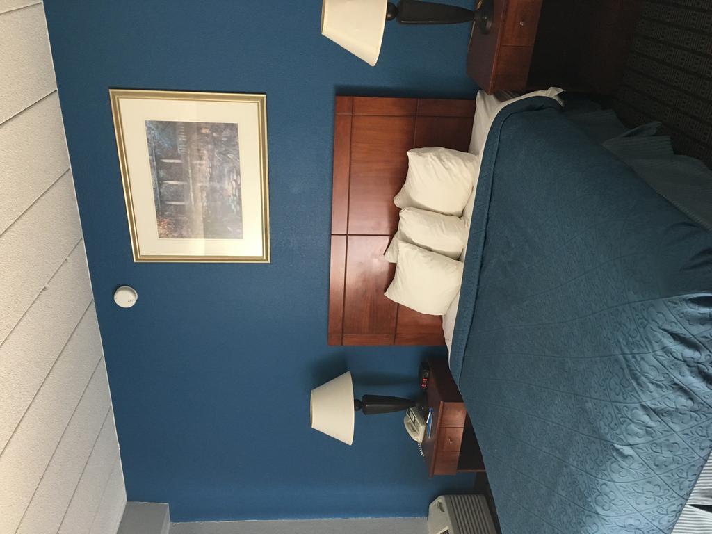 Rodeway Inn Greenfield Eksteriør billede