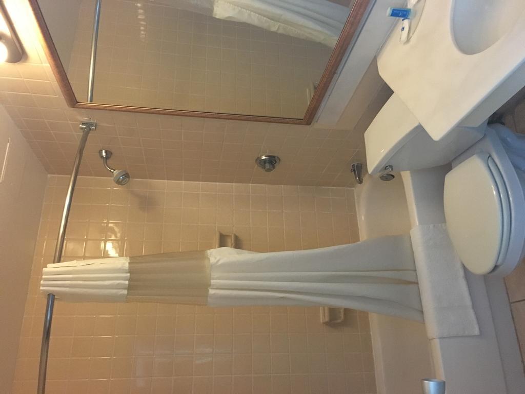 Rodeway Inn Greenfield Eksteriør billede