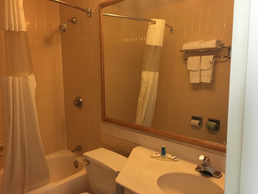 Rodeway Inn Greenfield Eksteriør billede