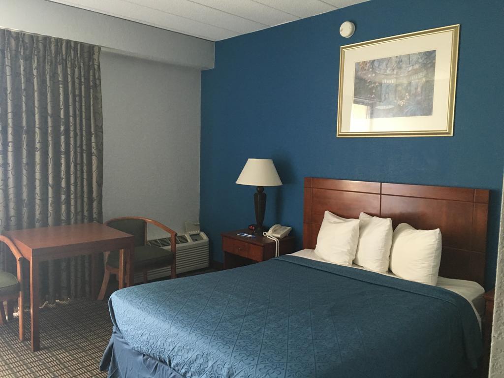 Rodeway Inn Greenfield Eksteriør billede