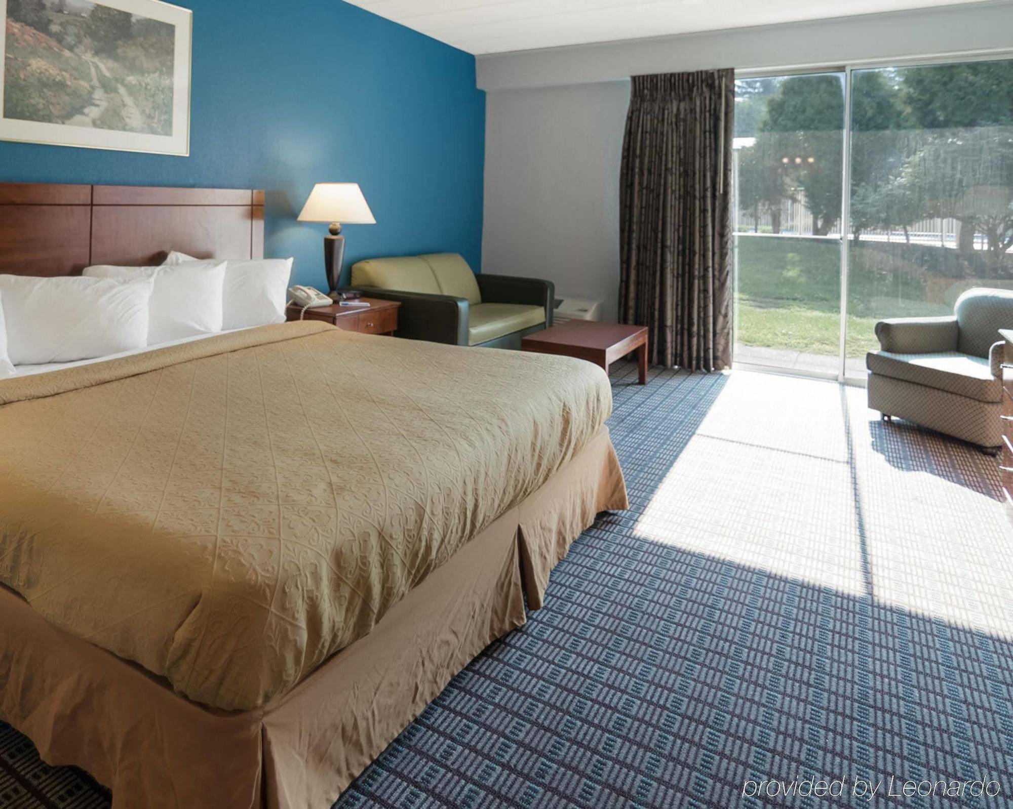 Rodeway Inn Greenfield Eksteriør billede