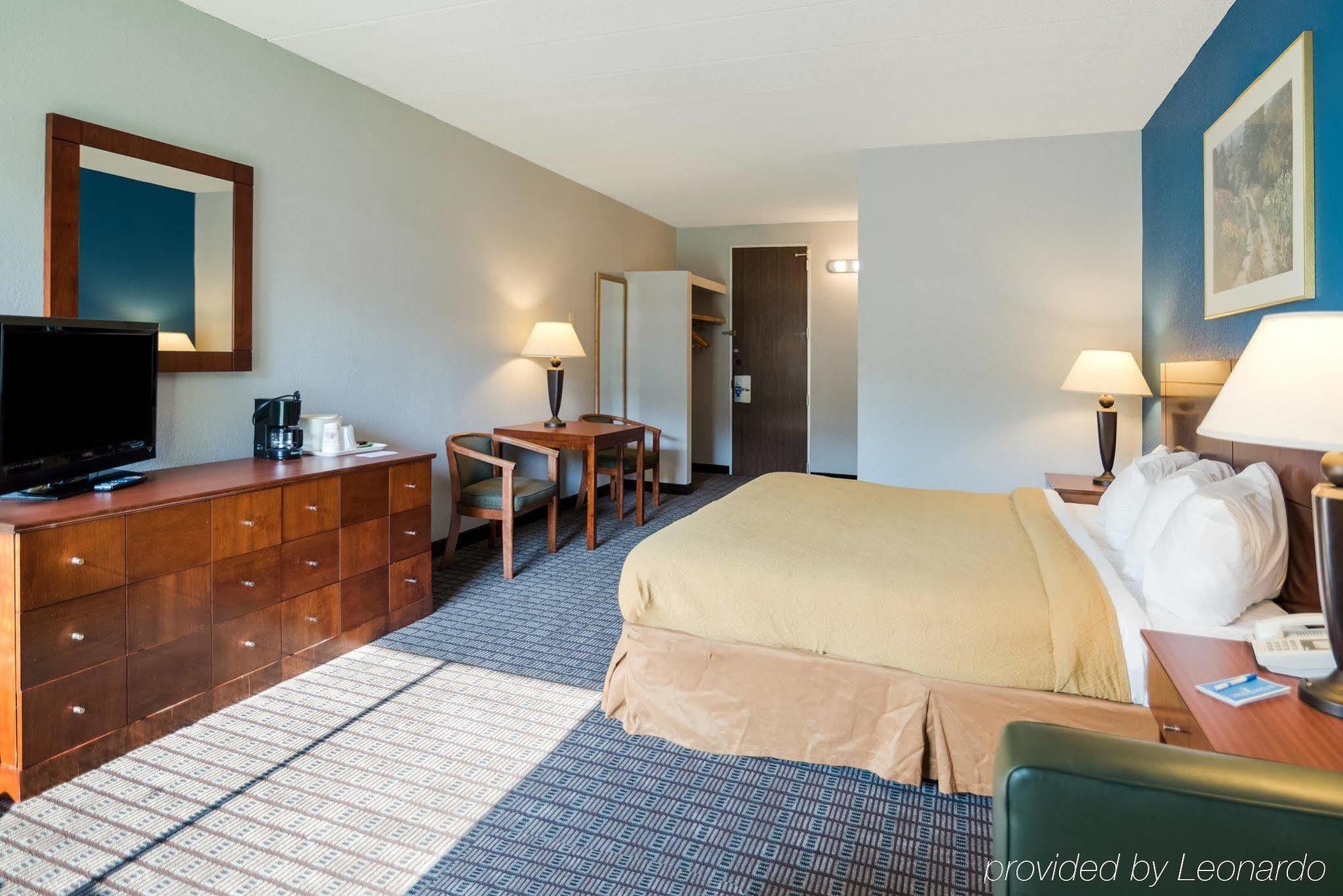 Rodeway Inn Greenfield Eksteriør billede