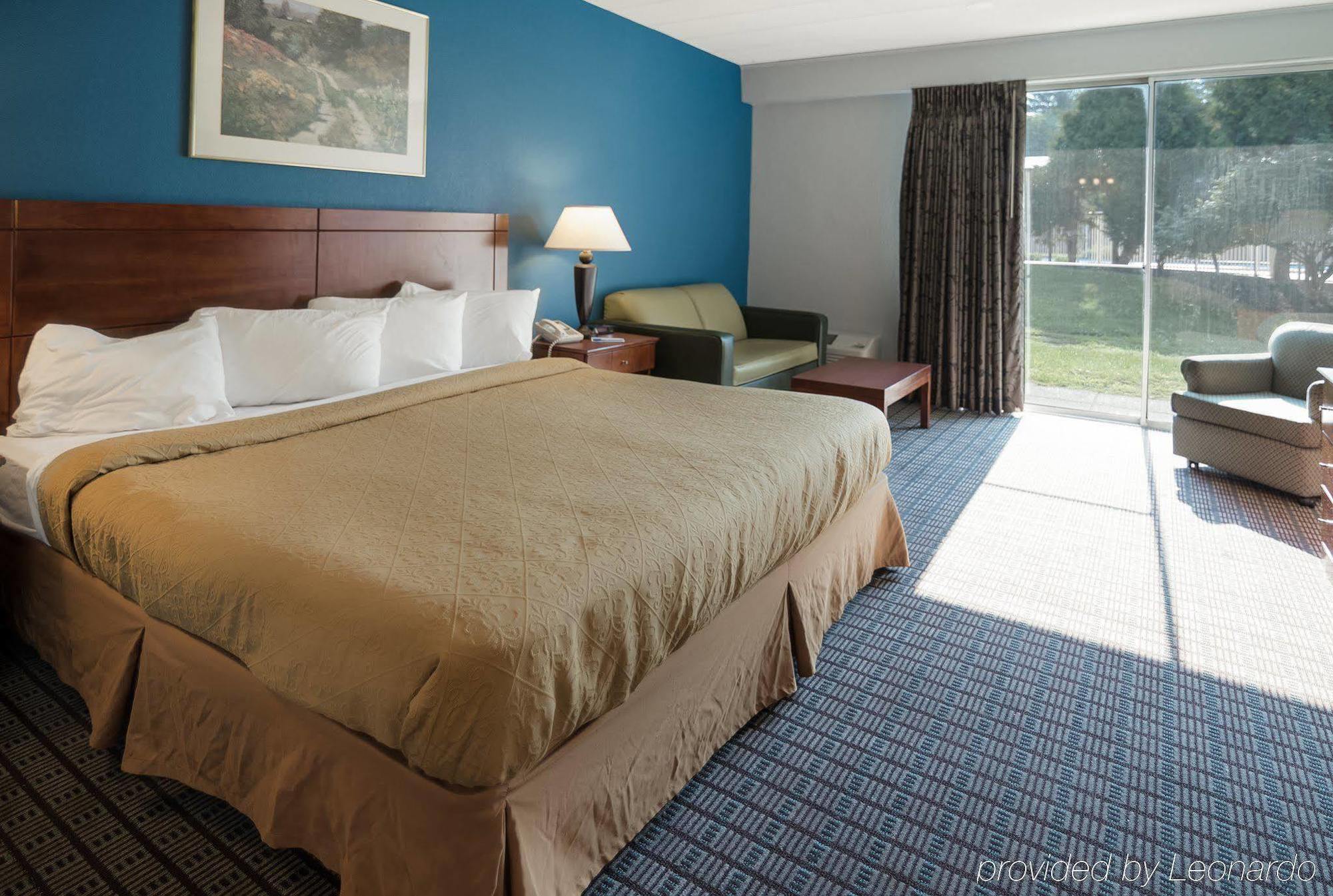 Rodeway Inn Greenfield Eksteriør billede