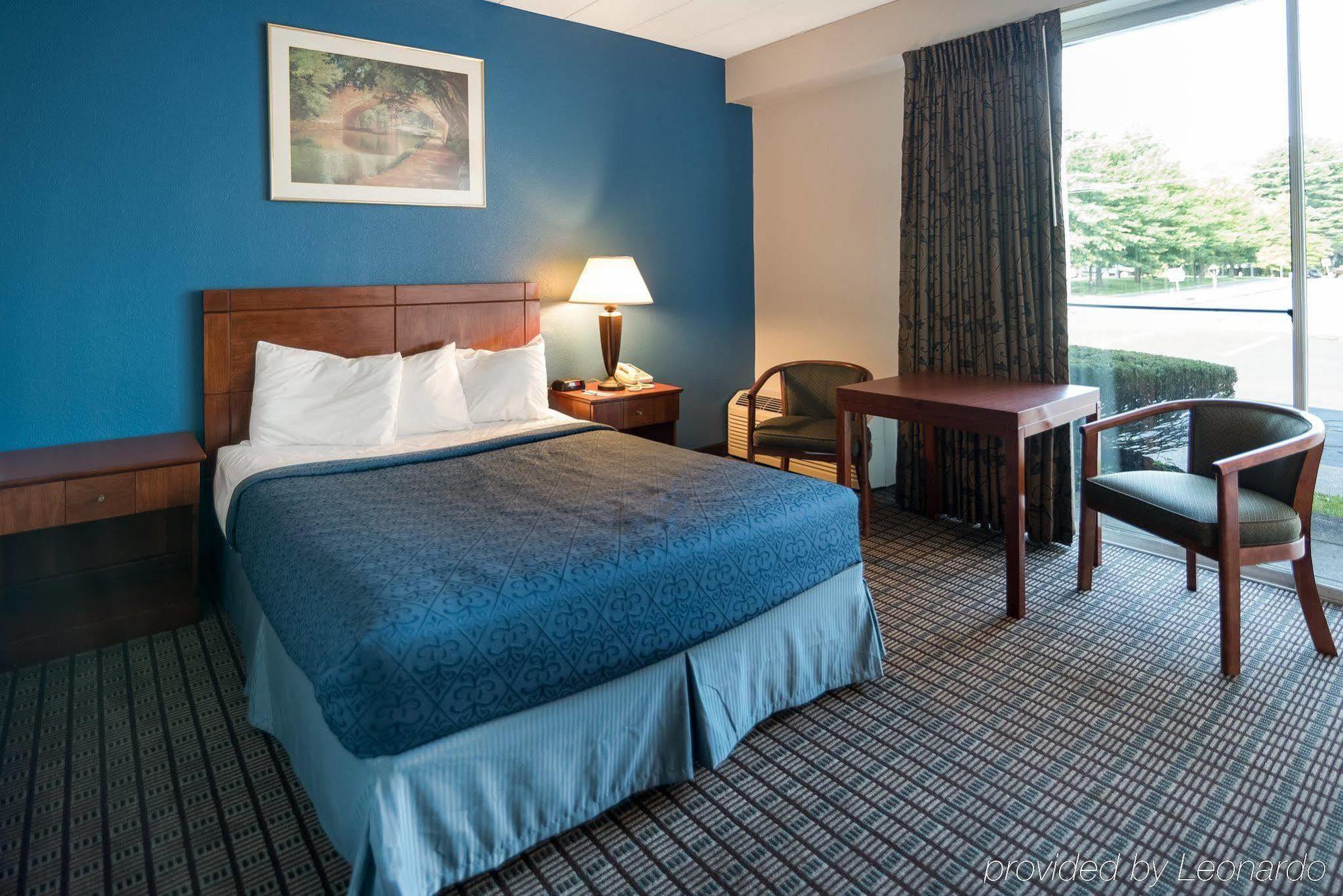 Rodeway Inn Greenfield Eksteriør billede