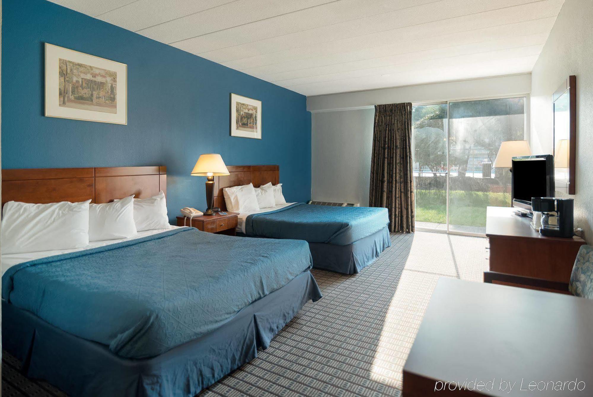 Rodeway Inn Greenfield Eksteriør billede
