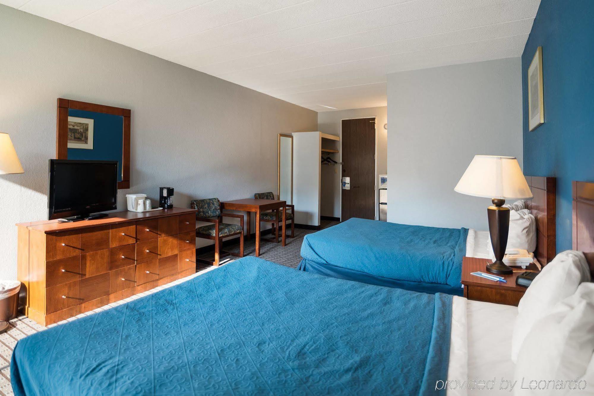 Rodeway Inn Greenfield Eksteriør billede