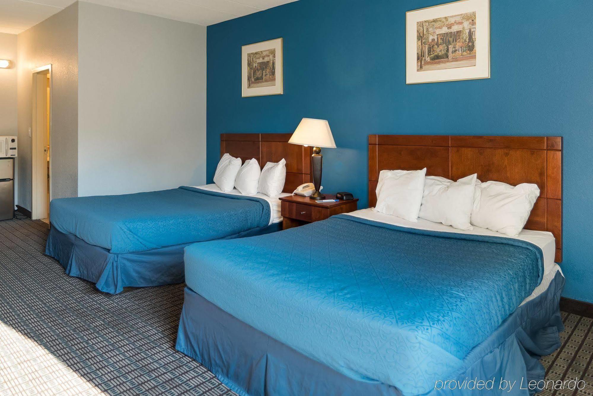 Rodeway Inn Greenfield Eksteriør billede