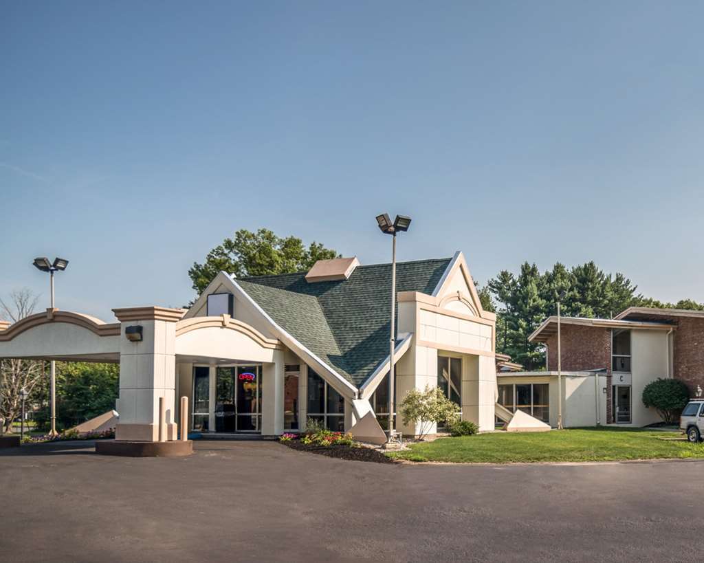 Rodeway Inn Greenfield Eksteriør billede
