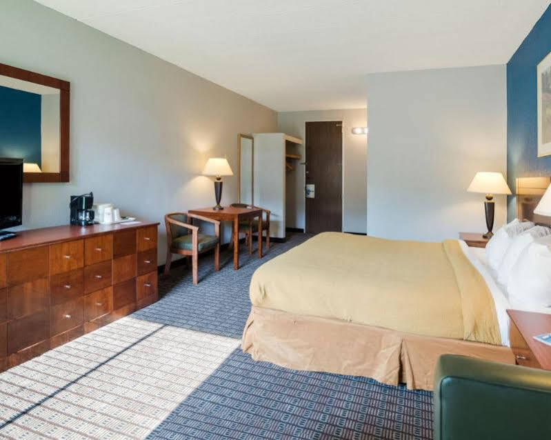 Rodeway Inn Greenfield Eksteriør billede